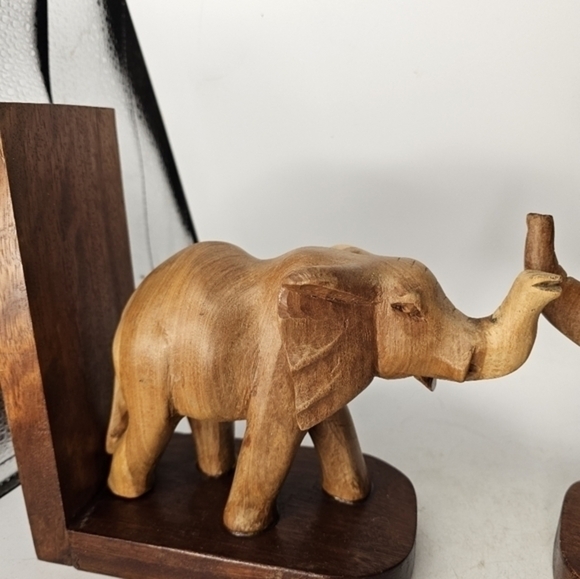 A pair of wooden hand carved elephant bookends - Picture 6 of 10